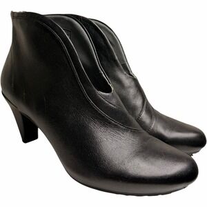 Tsubo Myla Black Leather Ankle Booties Comfort Kitten Heel Boots Womens 7 Office